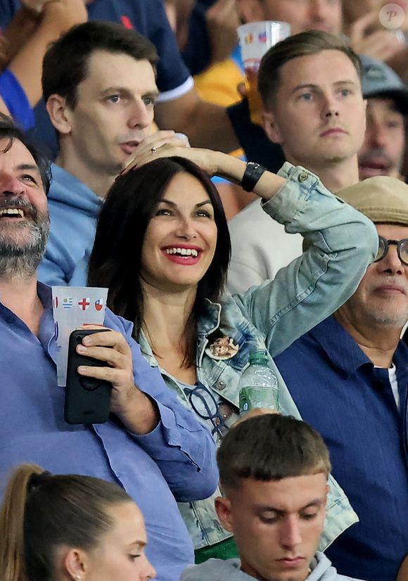 Helena Noguerra dans les tribunes lors du match de Poule A de la Coupe du Monde de Rugby France 2023 entre la France et l'Uruguay (27-12) au stade Pierre-Mauroy à Lille le 14 septembre 2023. © Cyril Moreau-Dominique Jacovides/Bestimage