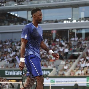 Hugo Gaston (FRA) Vs Gael Monfils (FRA) - Gaël Monfils joue et perd son dernier match face à Hugo Gaston lors des internationaux de tennis de Roland Garros à Paris le 25 mai 2026.

© Michael Baucher / PsnewZ / Bestimage