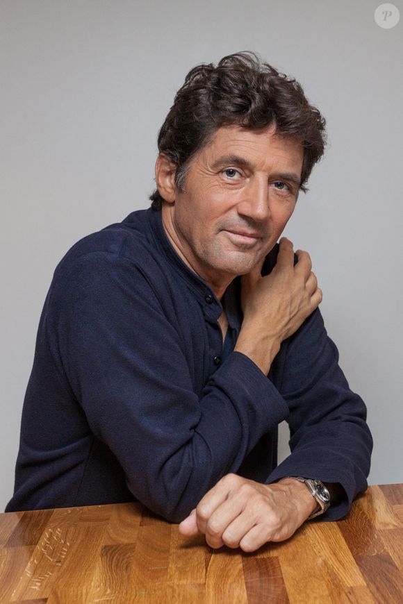 "J’ai lancé mon entreprise de coaching - formation la même année que mon arrivée sur la série Cordier, Juge et flic…" nous explique l'acteur hyperactif.

Portrait du chanteur Bruno Madinier, lors de l'enregistrement de l'émission de France 3 Les Grands Du Rire à Paris, France le 27 Août 2015. Photo par Maxime Reynaud/APS-Medias/ABACAPRESS.COM