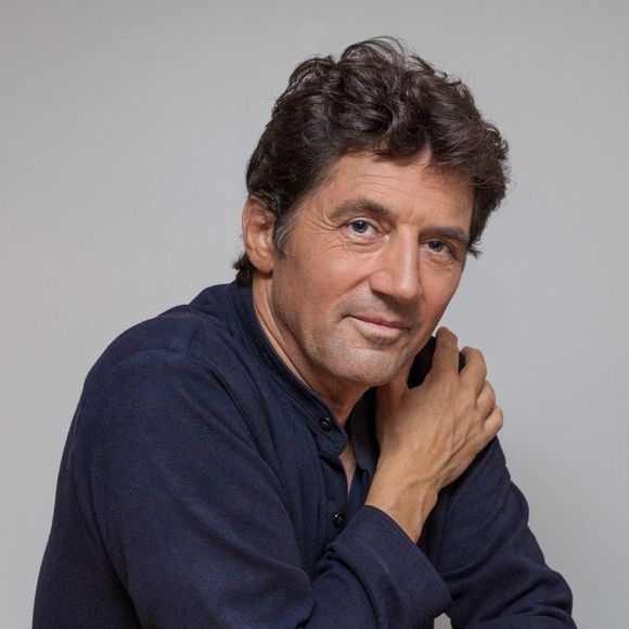 "J’ai lancé mon entreprise de coaching - formation la même année que mon arrivée sur la série Cordier, Juge et flic…" nous explique l'acteur hyperactif.

Portrait du chanteur Bruno Madinier, lors de l'enregistrement de l'émission de France 3 Les Grands Du Rire à Paris, France le 27 Août 2015. Photo par Maxime Reynaud/APS-Medias/ABACAPRESS.COM