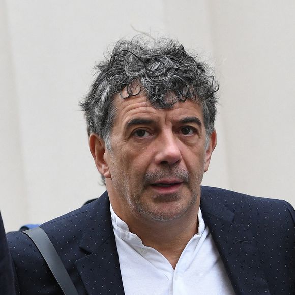 Stéphane Plaza prend la parole lors d'une conférence de presse.

Exclusif - Stéphane Plaza arrive à la Maison de la Chimie à Paris avec ses avocats pour donner une conférence de presse.