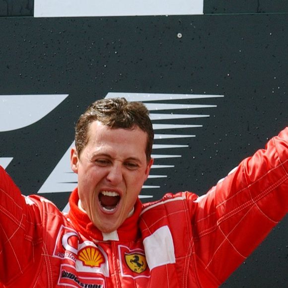 Archives - Michael Schumacher sur le podium du Grand Prix de Formule 1 de Nevers Magny-Cours en France. Le 21 juillet 2002. GTRES / BESTIMAGE