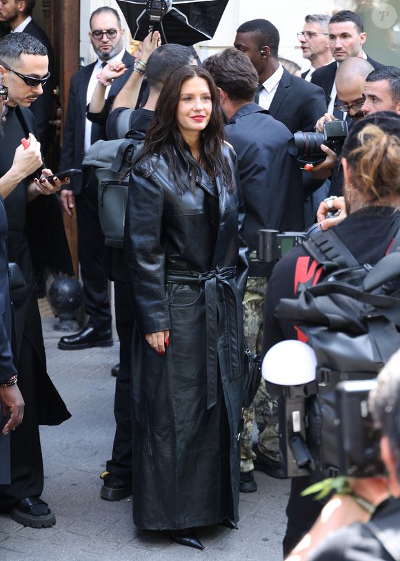 Adèle Exarchopoulos - Arrivées au défilé Balenciaga Collection Haute Couture Automne/Hiver 2025-2026 lors de la Fashion Week de Paris (PFW), le 9 juillet 2025. 
© Denis Guignebourg / Bestimage