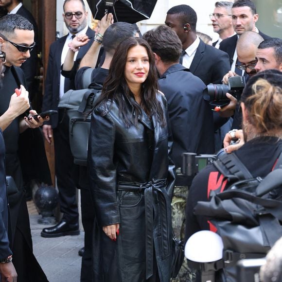 Adèle Exarchopoulos - Arrivées au défilé Balenciaga Collection Haute Couture Automne/Hiver 2025-2026 lors de la Fashion Week de Paris (PFW), le 9 juillet 2025. 
© Denis Guignebourg / Bestimage