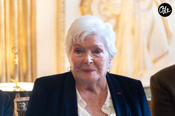 Portrait en gros plan de Line Renaud lors de la réception au Ministère de la Culture, Line Renaud a remis au Ministre la lettre par laquelle elle faisait don de ses archives à l'Etat. Certaines pièces ont été exposées dans des vitrines pour l'occasion à Paris, France, le 12 mai 2025. Photo par Alexis Jumeau/ABACAPRESS.COM