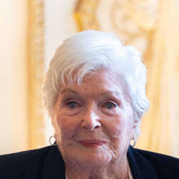 Portrait en gros plan de Line Renaud lors de la réception au Ministère de la Culture, Line Renaud a remis au Ministre la lettre par laquelle elle faisait don de ses archives à l'Etat. Certaines pièces ont été exposées dans des vitrines pour l'occasion à Paris, France, le 12 mai 2025. Photo par Alexis Jumeau/ABACAPRESS.COM