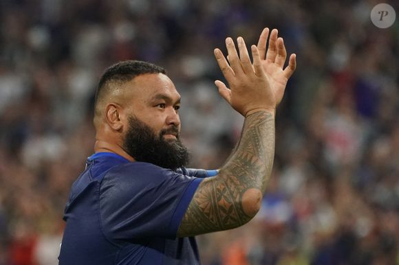 Ce joueur de 35 ans, qui pesait 145 kilos pour 1,97 mètre, avait été sélectionné à 68 reprises en équipe nationale.

Uini Atonio (France) lors de la Coupe du Monde de Rugby France 2023 du match de Poule A entre la France et la Namibie (96-0) au stade Vélodrome à Marseille le 21 septembre 2023.

Norbert Scanella / Panoramic / Bestimage