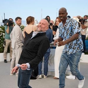 Jean-Pascal Zadi et François Damiens - Photocall du film "Le Procès du Chien" lors du 77ème Festival International du Film de Cannes le 19 mai 2024. © Jacovides / Moreau / Bestimage