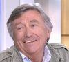 Evelyne Dhéliat adresse de jolis mots à Jacques Legros pour son passage dans "C l'hebdo". France 5