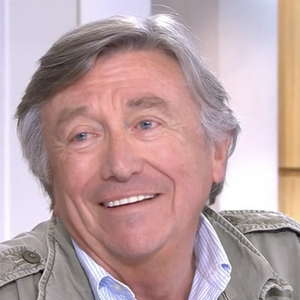 Evelyne Dhéliat adresse de jolis mots à Jacques Legros pour son passage dans "C l'hebdo". France 5