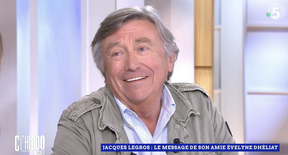 Evelyne Dhéliat adresse de jolis mots à Jacques Legros pour son passage dans "C l'hebdo". France 5