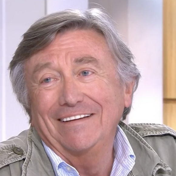 Evelyne Dhéliat adresse de jolis mots à Jacques Legros pour son passage dans "C l'hebdo". France 5