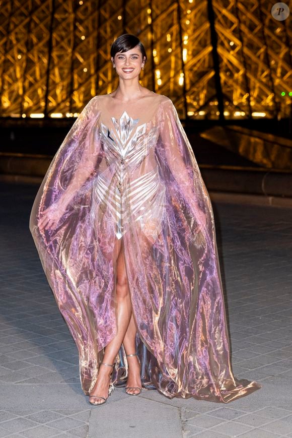 Taylor Hill - Photo Call du « Le Grand Diner du Louvre « lors de la Fashion Week  à Paris le 5 mars 2025. © Olivier Borde /Bestimage
