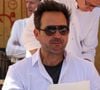 Il cuisine, fait du vélo et s'adonne à sa nouvelle passion : la guitare. 
Christophe Michalak, président du jury - Les Chefs à Saint-Tropez fêtent les producteurs 2026 avec un concours de Pâtisserie" La Tropézienne" sur la place des Lices à Saint-Tropez, le 2 mai 2026. © Jean-Marc Lhomer / Bestimage
