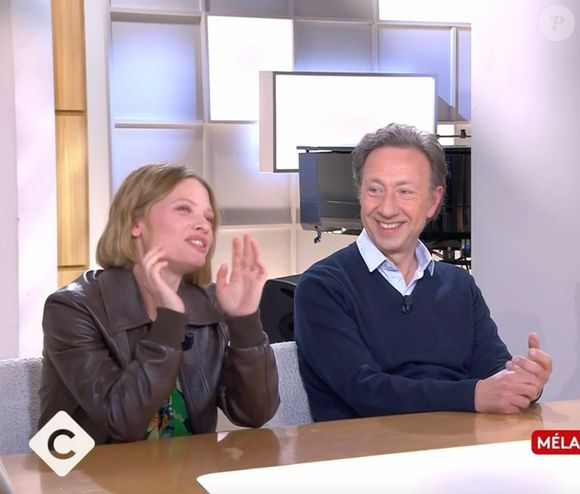 Mélanie Thierry, Stéphane Bern et Louane sur le plateau de "C à vous" ce mardi 22 avril 2025.