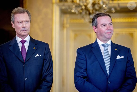 Le grand-duc Henri de Luxembourg, Le prince Guillaume, grand-duc héritier de Luxembourg, - Signature du décret dans le cadre de la nomination du Grand-Duc héritier de Luxembourg comme Lieutenant-Réprésentant à Luxembourg, le 8 octobre 2024. 
© Dana Press / Bestimage