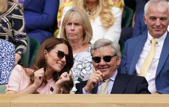 Catherine (Kate) Middleton, duchesse de Cambridge assiste, au côté de son père Michael, à la finale du tournoi de Wimbledon (Djokovic - Berrettini) au All England Lawn Tennis and Croquet Club à Londres, le 11 juillet 2021.
©AGENCE / BESTIMAGE