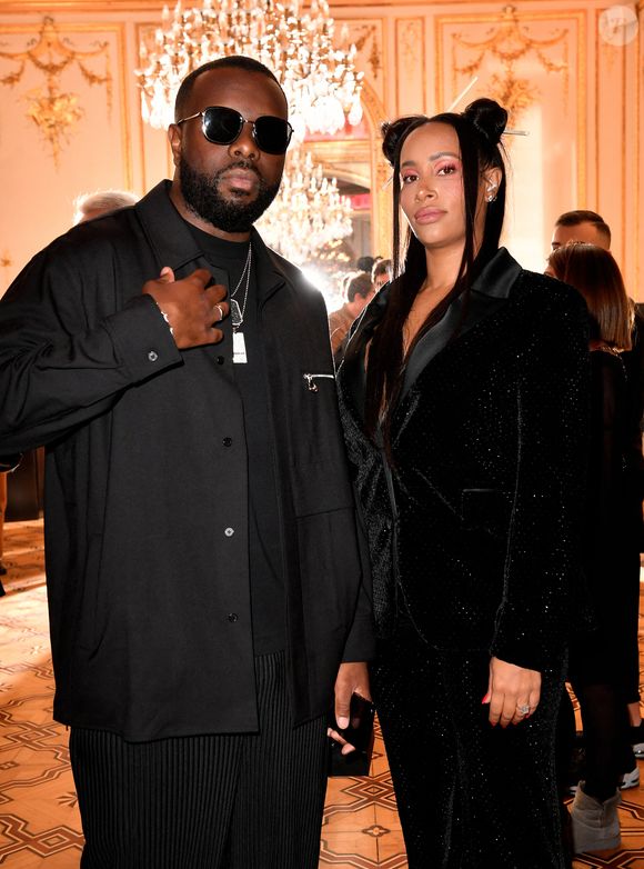 Il lui a fait une déclaration sur Instagram, le 16 juin 2025
Séparation - Demdem annonce sa séparation avec Gims - Exclusif - Gims et sa femme DemDem - Remise d'un double disque de diamant à Gims à la galerie Bourbon à Paris. Le 4 octobre 2021
© Veeren Ramsamy / Bestimage