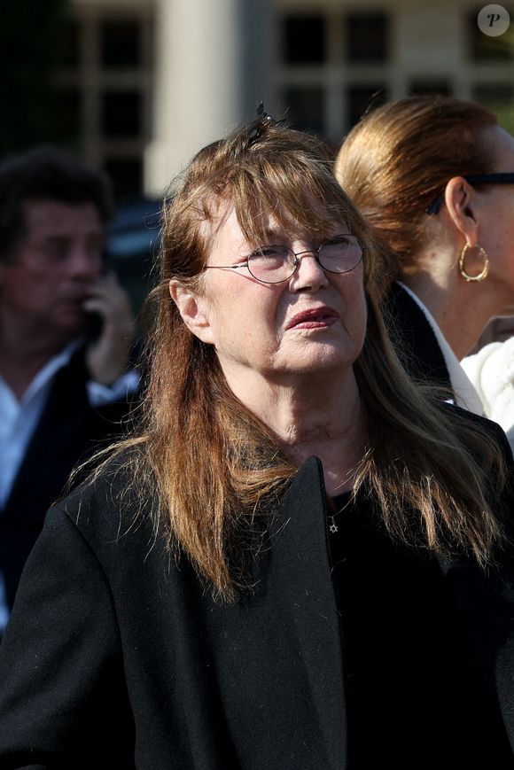 Jane Birkin - Obsèques de la chanteuse Régine au Crematorium du cimetière du Père-Lachaise à Paris. Le 9 mai 2022 © Jacovides-Moreau / Bestimage