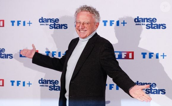 Puisqu'il figure actuellement à la dernière place du classement 

Nelson Monfort - Photocall de lancement de la saison 2025 de "Danse avec les stars" (DALS) au siège de  TF1 à Boulogne-Billancourt, France, le 16 janvier 2025. © Christophe Clovis / Bestimage