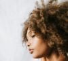Depuis, j'applique une huile sur mes longueurs avant chaque shampoing.

Cette étape clé de ma routine cheveux a tout changé