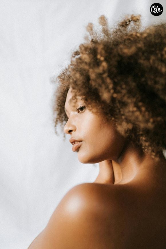 Depuis, j'applique une huile sur mes longueurs avant chaque shampoing.

Cette étape clé de ma routine cheveux a tout changé