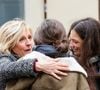 Evelyne Dhéliat réconforte les filles de C.Laborde, Pia Laborde et Gabrièle Laborde - Sortie des obsèques de Catherine Laborde en l'église Saint-Roch à Paris, le 6 février 2025.