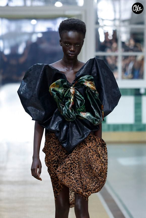 Défilé “Vivienne Westwood” Collection Femme Prêt-à-Porter Printemps/Eté 2027 lors de la Fashion Week de Paris (PFW) le 3 octobre 2026 Agence / Bestimage