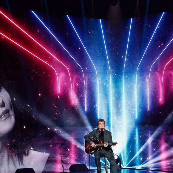 Exclusif -  Roch Voisine, idole d'enfance de Faustine Bollaert, vient la surprendre au cours de l'émission - Surprises - Enregistrement de l'émission "La boîte à secrets N°18", présentée par F.Bollaert et diffusée le 12 janvier 2024 sur France 3
© Christophe Clovis / Bestimage