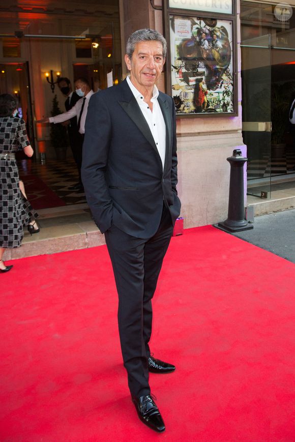 Michel Cymes assiste au gala de charité 'Enfance Majuscule 2021' à la Salle Gaveau le 15 juin 2021 à Paris, France. Photo par Nasser Berzane/ABACAPRESS.COM
