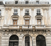 Situé au 29, rue du Faubourg-Saint-Honoré à Paris, le prestigieux hôtel de Rohan-Montbazon est actuellement mis en vente pour la somme colossale de 250 millions d'euros. 

Illustration réalisée par IA pour Ode.