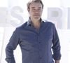 Il découvre le lendemain que son tournage est prévu de 6 h à midi.

Patrick Puydebat (Les mystères de l'Amour) lors du photocall de 'CanneSeries ' Saison 6 au Palais des Festivals de Cannes le 15 Avril 2023. © Denis Guignebourg/Bestimage