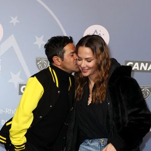 Jamel Debbouze et sa femme Mélissa Theuriau - Tapis rouge lors du 29ème Festival International du Film de Comédie de l'Alpe d'Huez le 21 Janvier 2026. © Dominique Jacovides/Bestimage