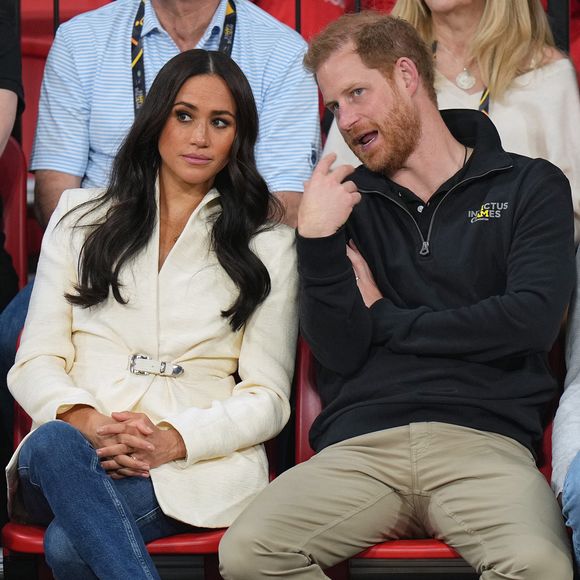 En 2020, Meghan Markle et le prince Harry ont quitté avec fracas la monarchie anglaise. Désormais, ils vivent en Californie avec leurs deux enfants : Archie et Lilibet...

Le prince Harry et Meghan Markle assistent à la finale d'athlétisme, au deuxième jour des Invictus Games 2020 à La Haye, le 17 avril 2022. (Julien Burton / Bestimage).