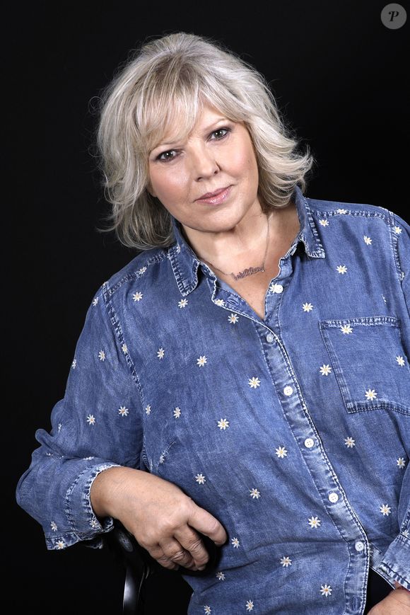 Elle poursuit avec des conseils empreints de lucidité : ne pas chercher à changer les autres, s’entourer de rires, écouter son instinct et "ne jamais ignorer les red flags”.

Exclusif - Portrait de Laurence Boccolini à Paris, le 10 octobre 2025.
© Cédric Perrin/Bestimage