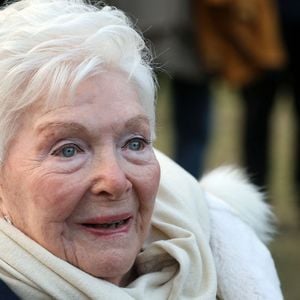 "Lille, c'est le point de départ de mon aventure à travers le monde ! Tout est parti de mes débuts ici, à Lille."

Line Renaud - Line Renaud, 97 ans, a inauguré un jardin public qui porte son nom, à Lille, France, le mercredi 17 décembre 2025.

© Claude Dubourg/Bestimage