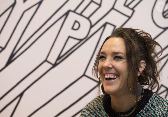 La chanteuse française ZAZ (Isabelle Geffoy) parle avec des journalistes lors de l'interview pour l'agence de presse tchèque avant le concert Effet Miroir à Prague, en République tchèque, le 19 février 2019. Photo by Katerina Sulova/CTK Photo/ABACAPRESS.COM