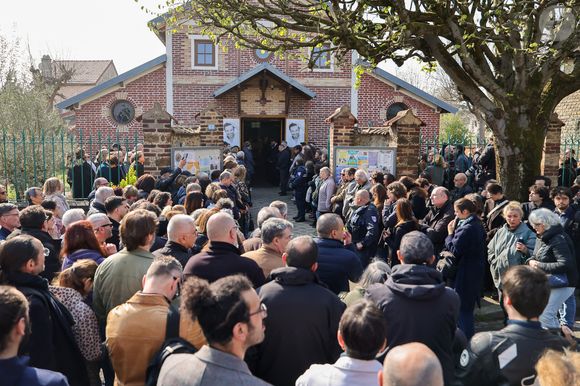 Le comédien est décédé le 15 mars à 55 ans à la suite d'une maladie.

Ambiance - Sorties des obsèques de Bruno Salomone en l'église Sainte-Anne de Polangis de Joinville-le-Pont (Val-de-Marne) le 23 mars 2026. © Cyril Moreau - Dominique Jacovides / Bestimage
