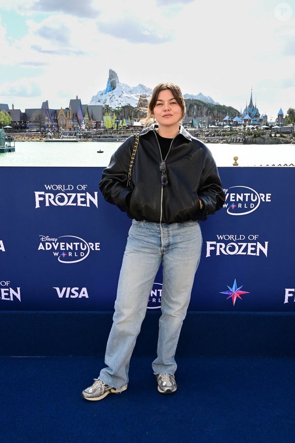 Louane Emera - Inauguration du village de la Reine des Neiges sur le site de Disneyland Paris à Marne-la-Vallée le 28 mars 2026. © Disneyland Paris via Bestimage