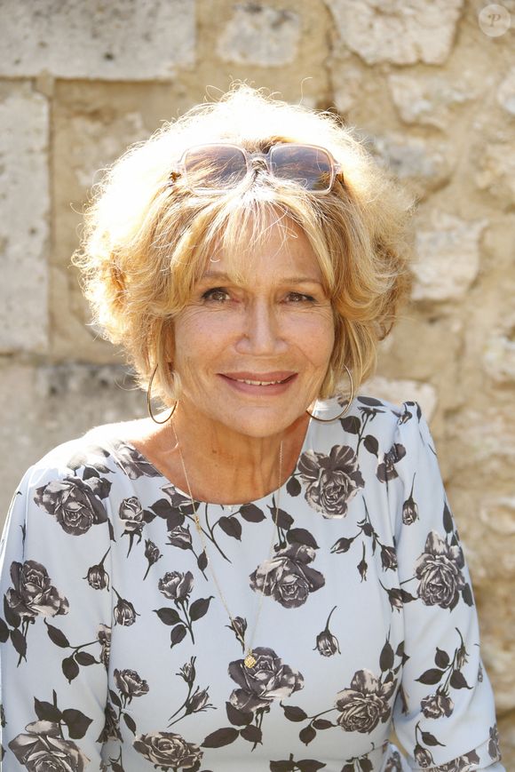 Notamment à cette interview qu'elle a récemment accordée au magazine Télé-Loisirs 

Clémentine Célarié du film Pierre et Jeanne - Personnalités lors de la 14ème édition du Festival du Film Francophone d'Angoulême © Christophe Aubert via Bestimage