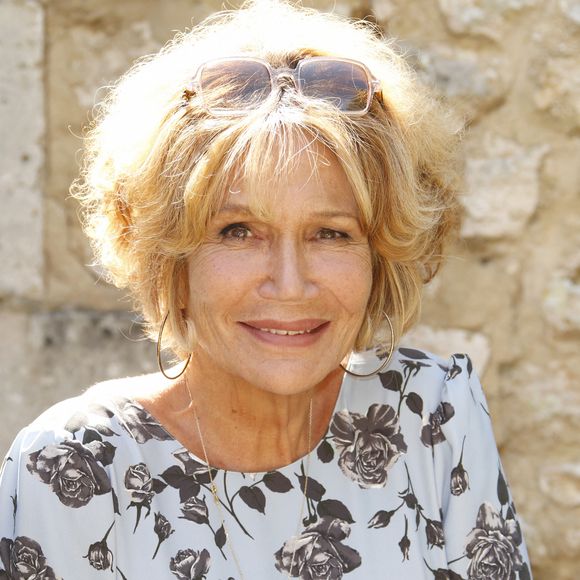 Notamment à cette interview qu'elle a récemment accordée au magazine Télé-Loisirs 

Clémentine Célarié du film Pierre et Jeanne - Personnalités lors de la 14ème édition du Festival du Film Francophone d'Angoulême © Christophe Aubert via Bestimage