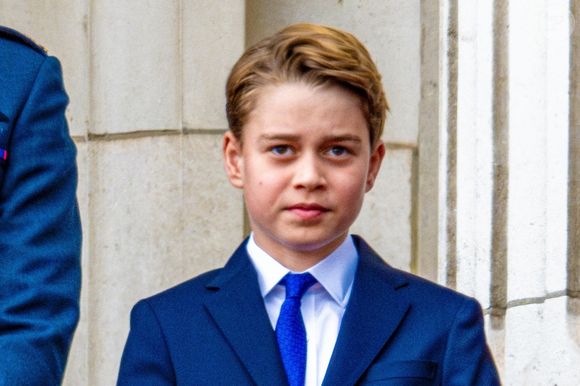 Le prince George de Galles - La famille royale britannique assiste aux célébrations du 80ème anniversaire de la fin de la Seconde guerre mondiale (VE Day) à Londres, le 5 mai 2025. Photo par Backgrid USA / Bestimage