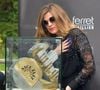 En introduction d'un long message posté sur son compte Instagram.
Melody Gardot, l'auteure-compositrice interprète et musicienne américaine, a reçu le Trophée Ferret, un pendentif en or, créé par le sculpteur niçois Stéphane Cipre et la bijouterie Ferret, durant le Nice Jazz Festival 2022 à Nice. Le 18 juillet 2022.
© Bruno Bebert / Bestimage