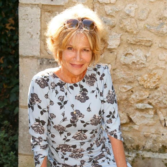 C'est ce qu'elle indiquait à  "Mesdames", un média digital qui parle des femmes de 45 ans et plus.

Clémentine Célarié du film Pierre et Jeanne - Personnalités lors de la 14ème édition du Festival du Film Francophone d'Angoulême
© Christophe Aubert via Bestimage