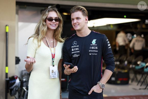 Mick Schumacher (DEU, Mercedes-AMG Petronas F1 Team) et Laila Hasanovic, Grand Prix F1 d'Abu Dhabi au circuit Yas Marina le 26 novembre 2023 à Abu Dhabi, Émirats arabes unis. Photo Hoch Zwei/DPA/ABACAPRESS.COM