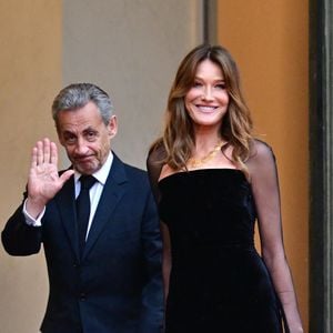 Nicolas Sarkozy et sa femme Carla Bruni (robe Ralph Lauren)  - Arrivées des personnalités au dîner d’État en l’honneur du président brésilien et de sa femme au palais présidentiel de l’Élysée à Paris © Christian Liewig / Bestimage