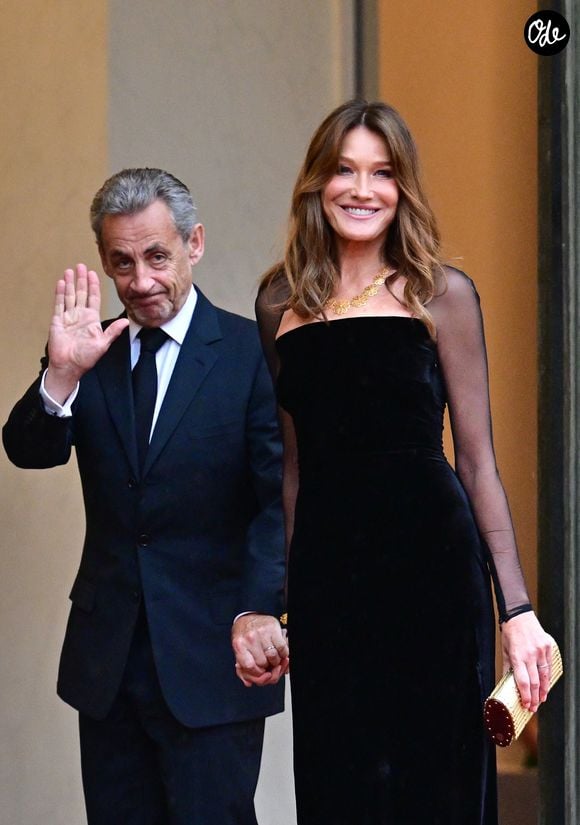 Nicolas Sarkozy et sa femme Carla Bruni (robe Ralph Lauren)  - Arrivées des personnalités au dîner d’État en l’honneur du président brésilien et de sa femme au palais présidentiel de l’Élysée à Paris © Christian Liewig / Bestimage