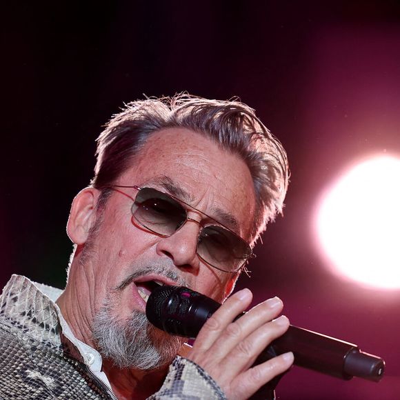 Florent Pagny - Soirée de gala "Heroes for Imagine" qui a permis de récolter dix millions d'euros au profit de la recherche contre les maladies génétiques à Paris le 23 septembre 2024.
Depuis sa création en 2015, ce gala organisé tous les deux ans au cœur de l’Institut, propose à la vente des œuvres et des moments d’exception uniques pour soutenir les chercheurs et médecins de l’Institut Imagine, qui œuvrent au quotidien pour comprendre et guérir les maladies génétiques.
Cette vente caritative est fondamentale pour l’avenir d’Imagine. Elle permet d’accélérer ses grands projets stratégiques, de conforter son attractivité, et de répondre aux besoins de la recherche en termes d’équipements et de technologies de pointe, comme en recrutement de talents.
En quatre éditions, HEROES for Imagine a permis de lever plus de 22 millions d’euros.
Et 2024 est une année toute particulière pour l’Institut Imagine qui fête ses 10 ans mais aussi la cinquième édition d’Heroes, actuellement en pleine préparation !
"Grâce à Heroes, la recherche sur les maladies génétiques s'accélère, quels que soient les obstacles, au bénéfice des enfants malades et de leurs familles. Avec virtuosité et engagement, les chercheurs et les médecins de l'Institut Imagine, pratiquent la meilleure science d'aujourd'hui pour inventer la meilleure médecine de demain"

© Dominique Jacovides / Bestimage