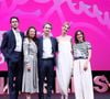 Jurée de la compétition, Louise Bourgoin a attiré tous les regards ce jeudi 24 avril à Cannes.
Le jury compétition : César Domboy, Soo Hugh, Jeff Russo (président du jury), Louise Bourgoin, Lola Dueñas lors de la soirée d'ouverture du festival Canneseries saison 8 au palais des festivals à Cannes le 24 avril 2025.
© Denis Guignebourg / Bestimage