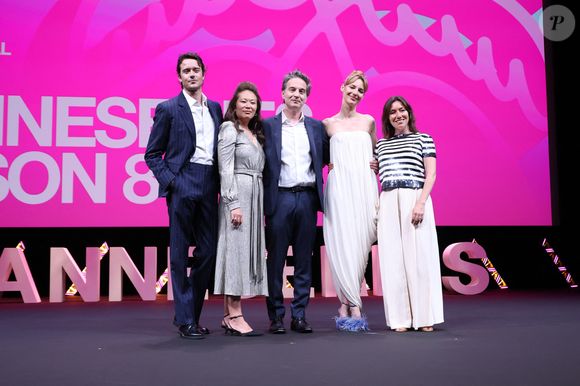 Jurée de la compétition, Louise Bourgoin a attiré tous les regards ce jeudi 24 avril à Cannes. 

Le jury compétition : César Domboy, Soo Hugh, Jeff Russo (président du jury), Louise Bourgoin, Lola Dueñas lors de la soirée d'ouverture du festival Canneseries saison 8 au palais des festivals à Cannes le 24 avril 2025.

© Denis Guignebourg / Bestimage